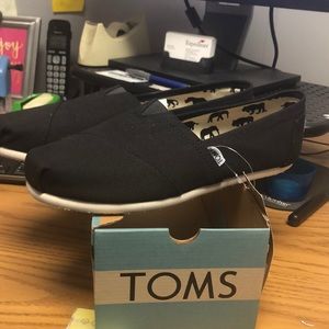Size 11, Tom’s Canvas shoe. Never worn, orig. tag